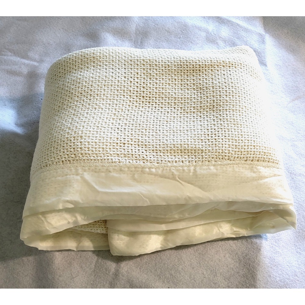Vintage Fieldcrest Satin Trim Acrylic Blanket Waffle Weave Cream 86x92 Queen